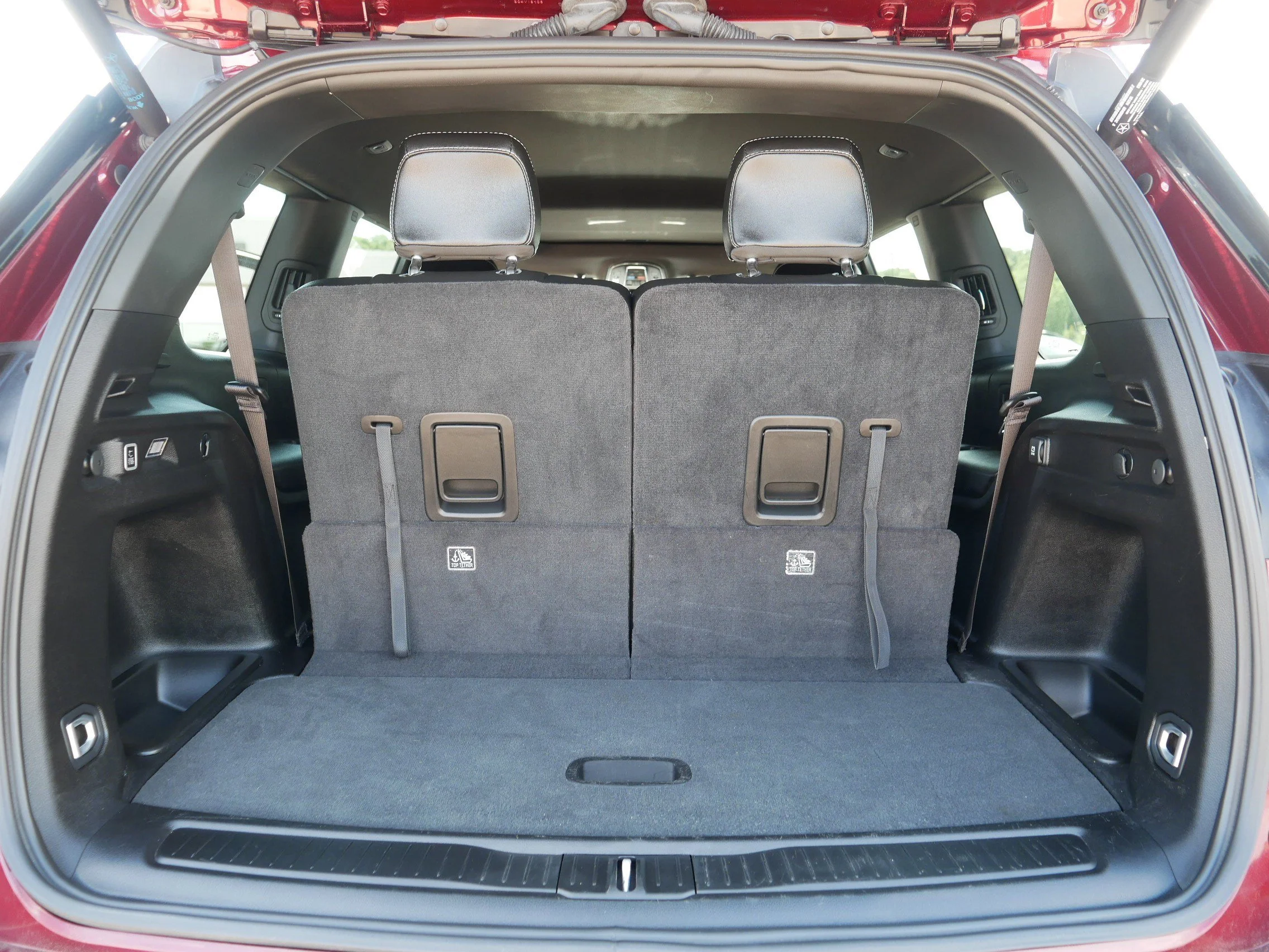 Used 2024 Velvet Red Pearlcoat Jeep Altitude X image 18
