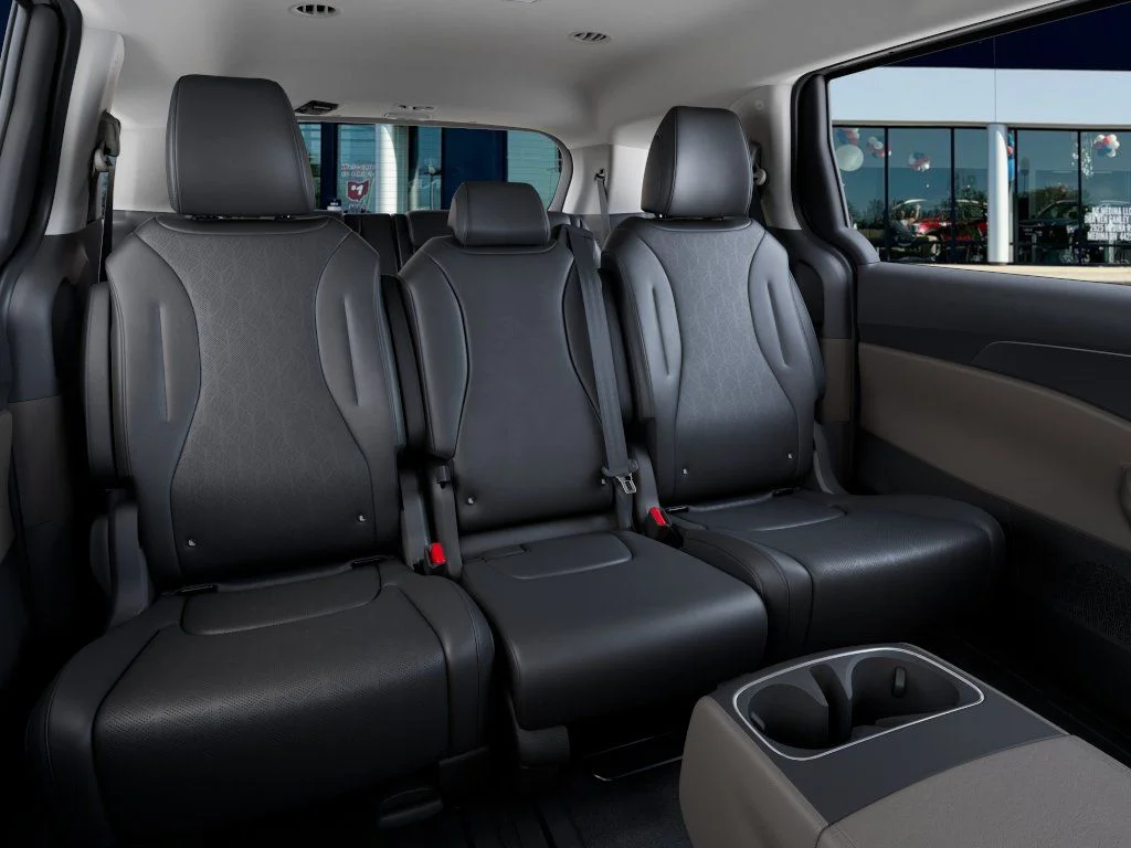 New 2027 Ceramic Silver Kia LXS image 16