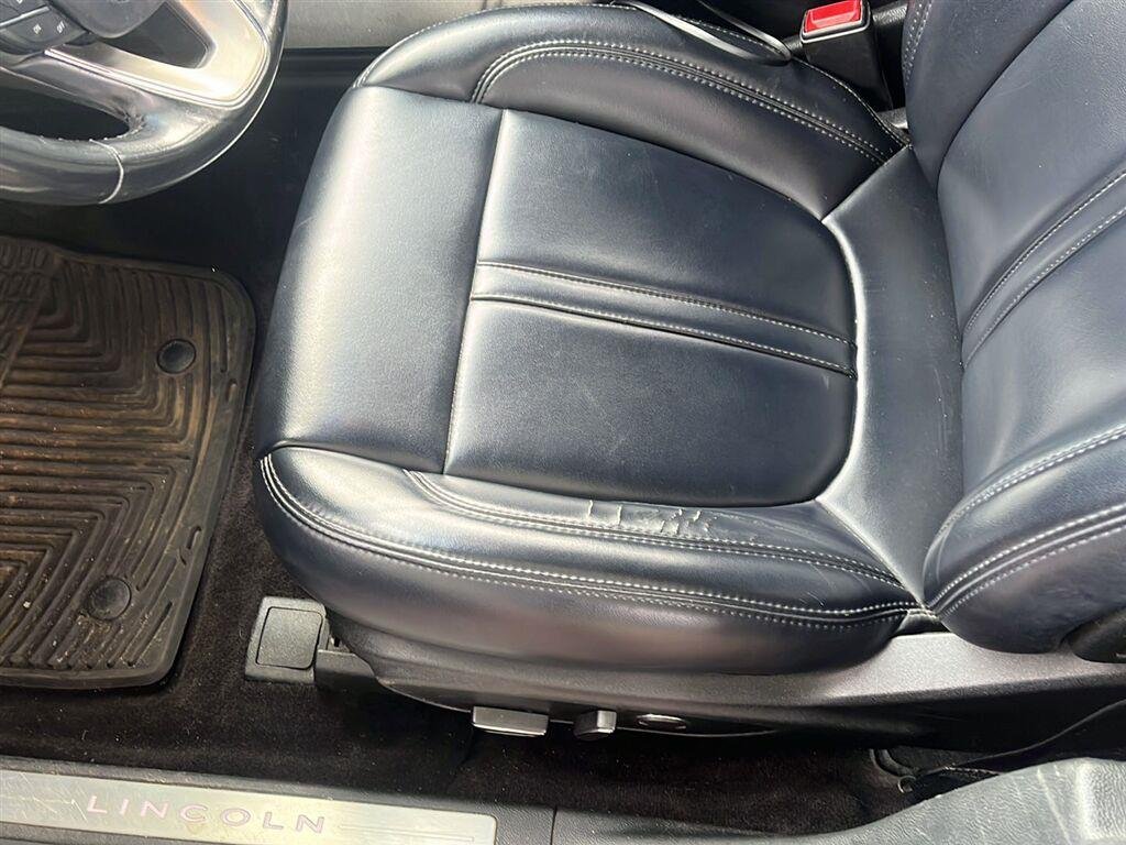 Used 2018 Black Velvet Lincoln Premiere image 10