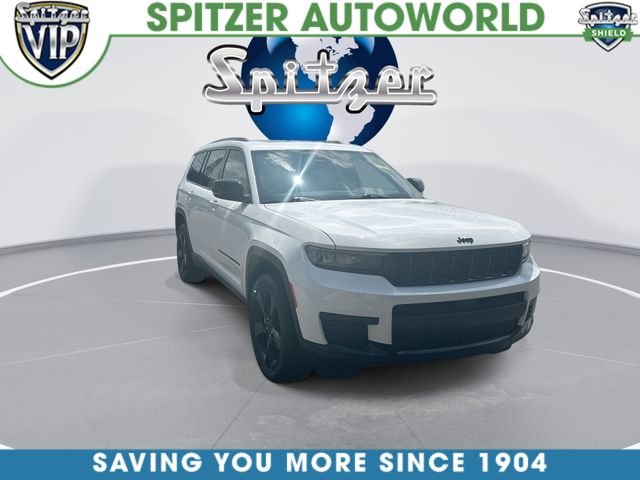 Used 2023 White Jeep Altitude image 2