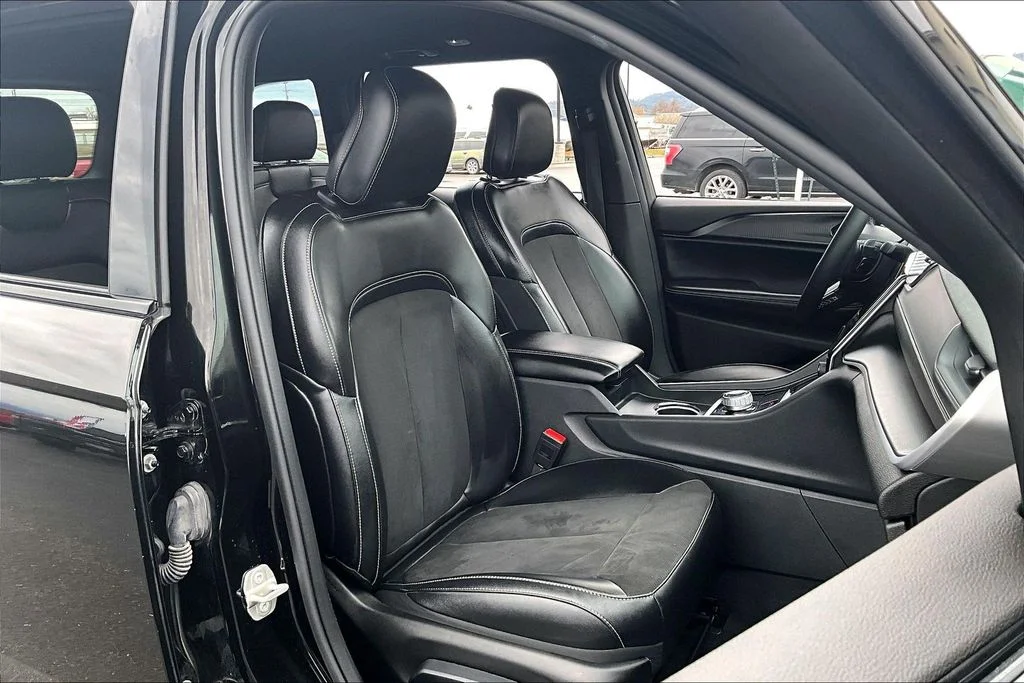 Used 2024 Black Jeep Altitude image 7
