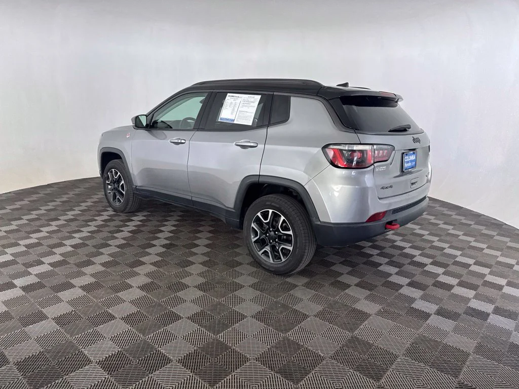 Used 2019 Silver Jeep Trailhawk image 7