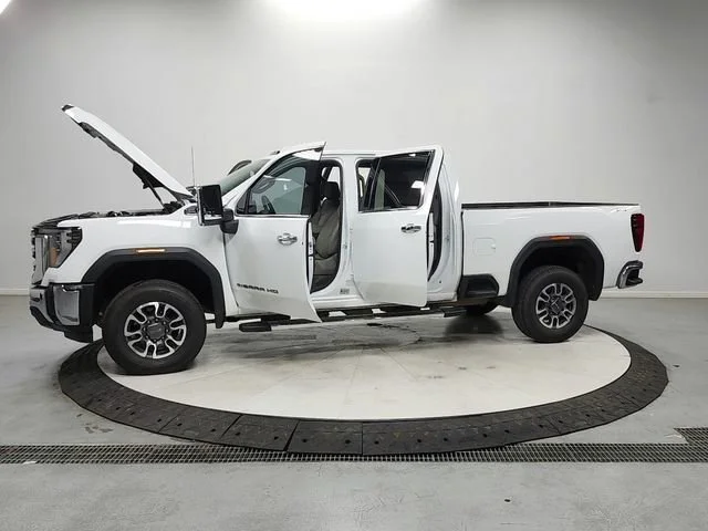 Used 2025 Summit White GMC SLT image 12