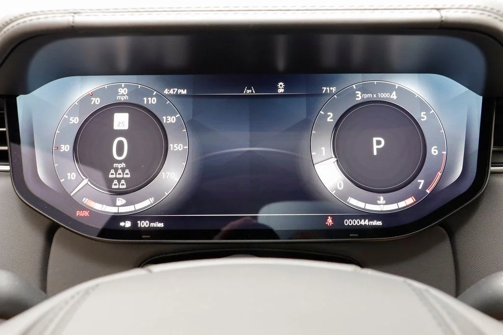 New 2025 Black Land Rover SE LWB 7 Passenger image 9