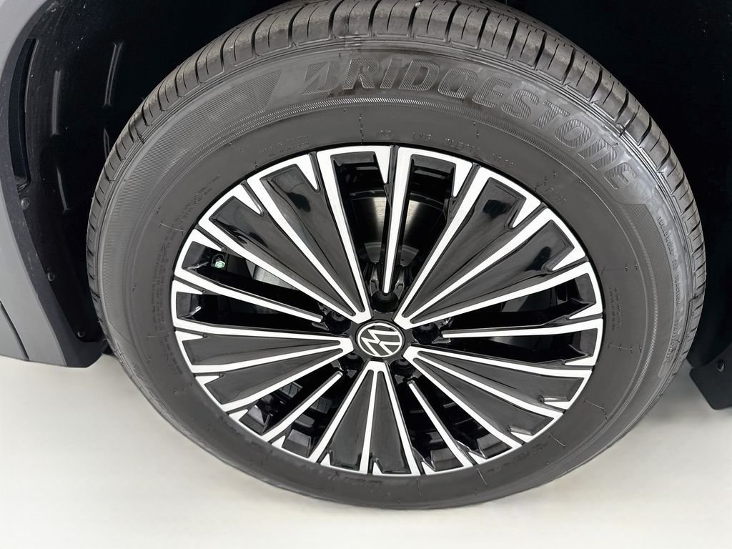 New 2026 Platinum Gray Metallic Volkswagen S image 28