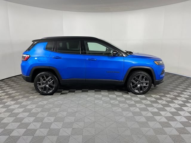New 2026 Hydro Blue Pearl-Coat Exterior Paint Jeep Limited image 3
