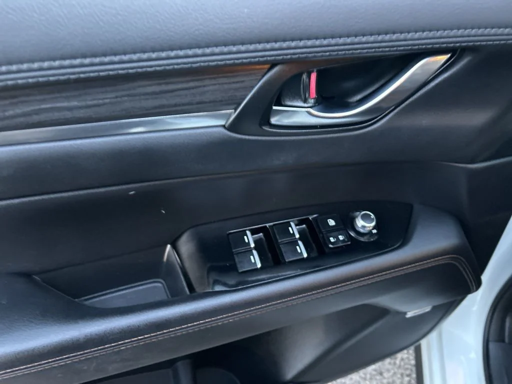 Used 2018 White Mazda Grand Touring image 16
