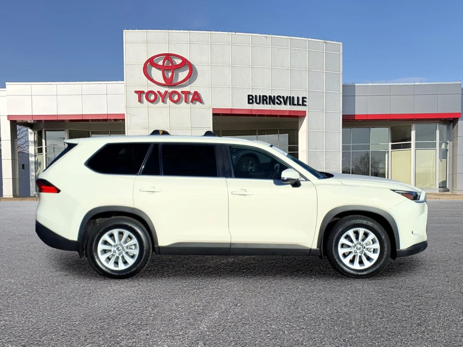 Certified 2024 Toyota Grand Highlander XLE with VIN 5TDAAAB5XRS041777 for sale in Burnsville, Minnesota