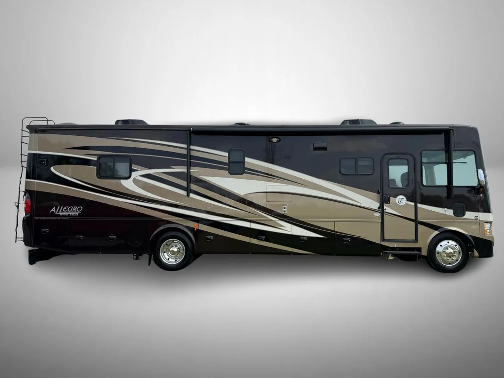 Used 2014  Tiffin  image 5