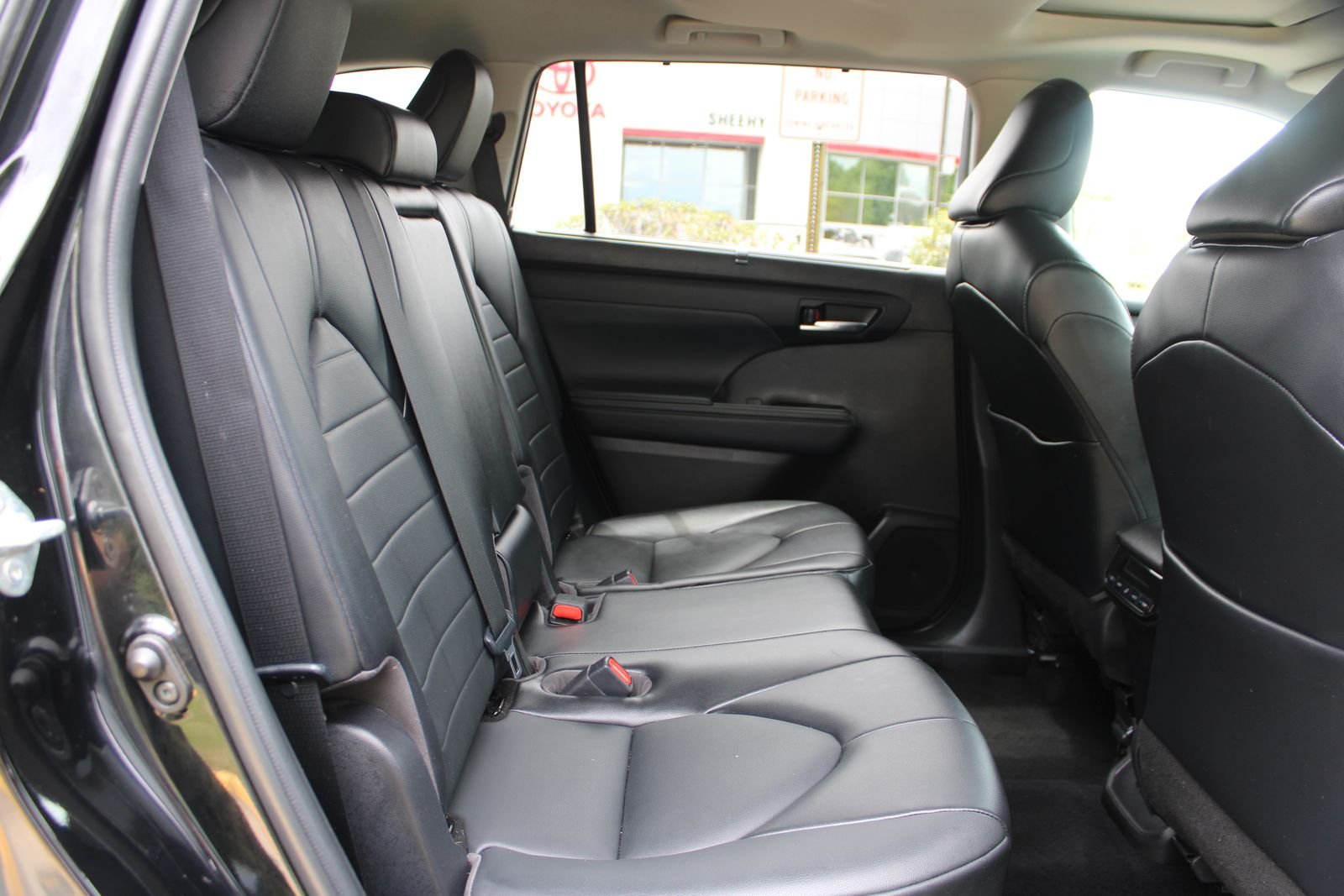 Used 2022 Black Toyota XLE image 23