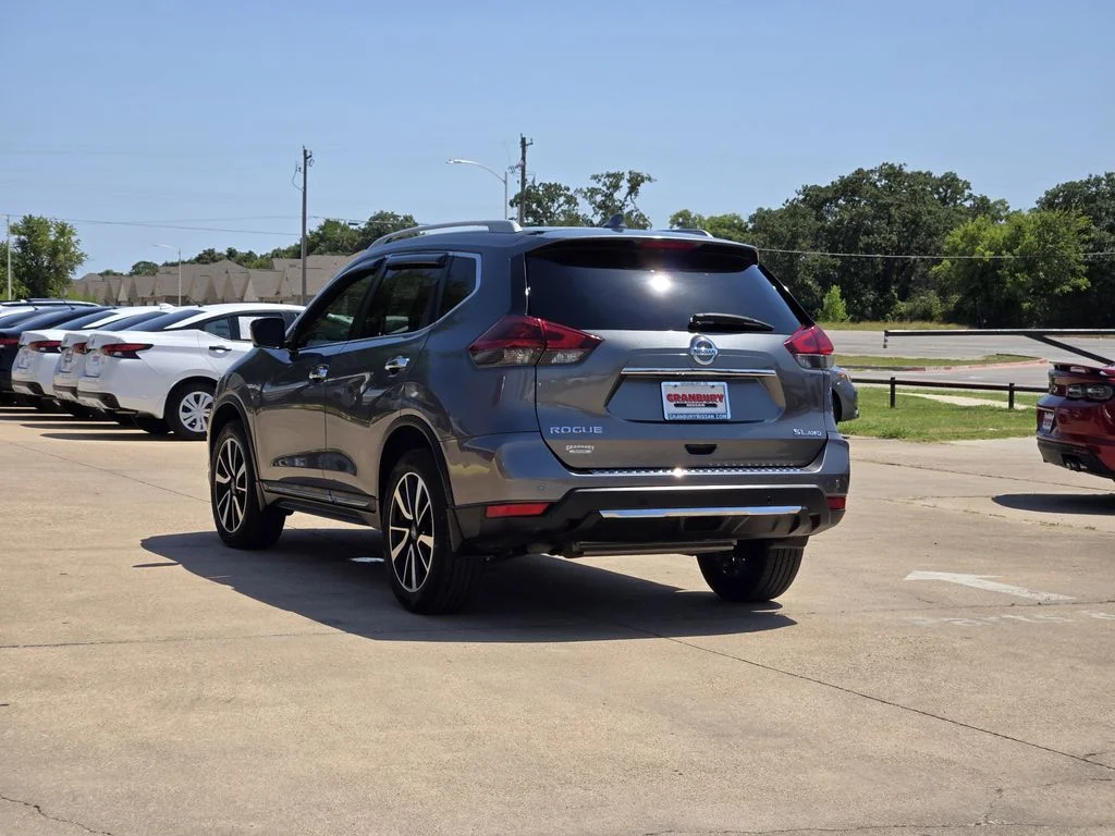 Used 2019 Gray Nissan SL image 4