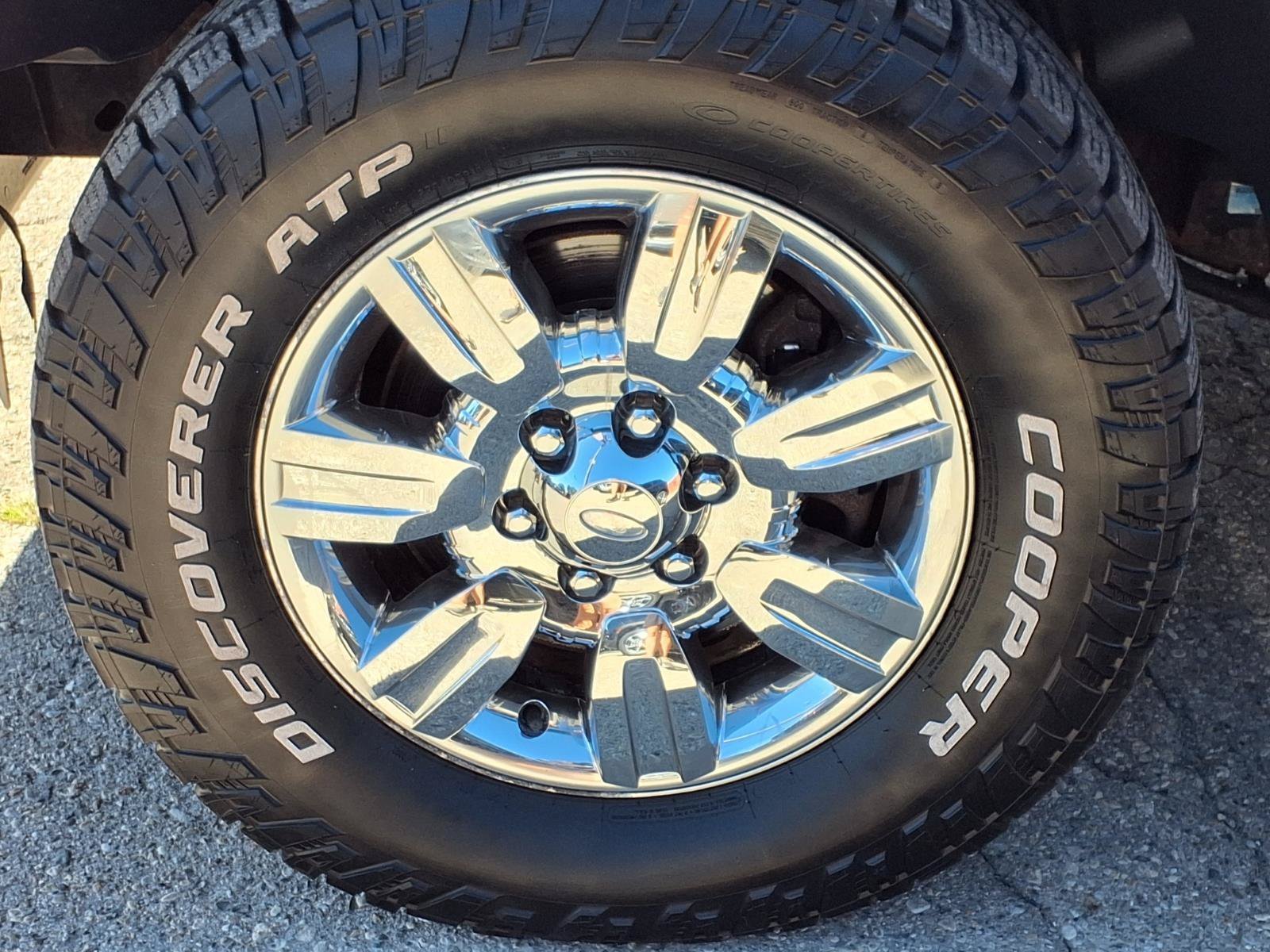 Used 2012 Oxford White Ford XL image 27