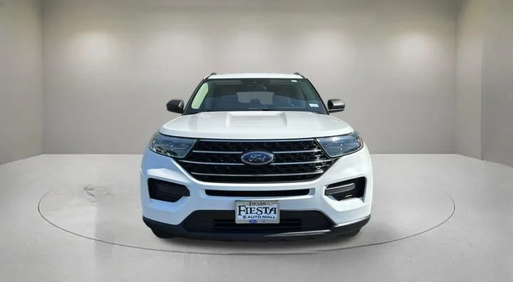 Certified Used 2020 Oxford White Ford XLT image 2