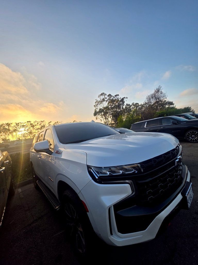 Used 2023 IRIDESCENT PEARL TRICOAT Chevrolet Z71 image 1