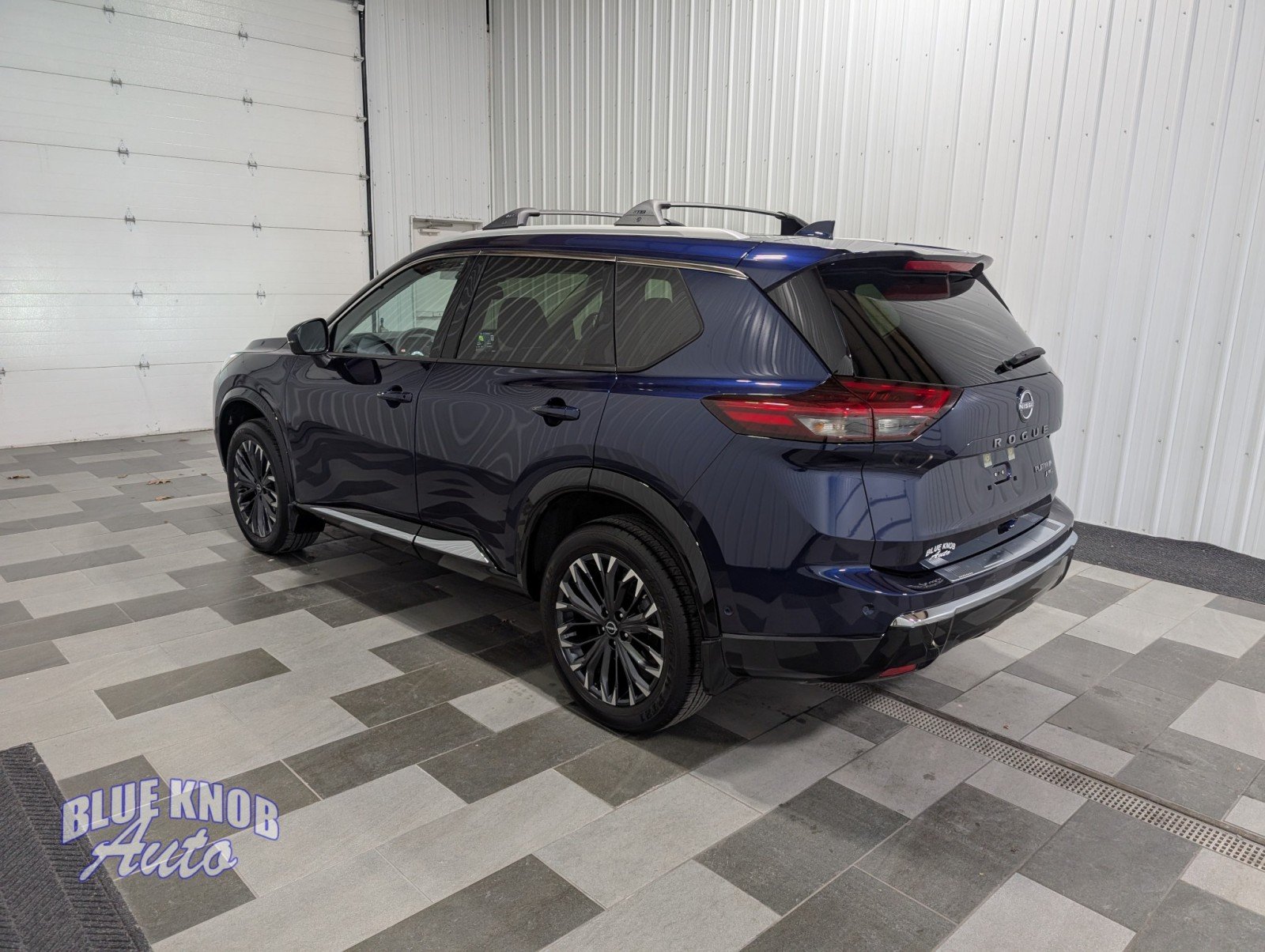 2026 Nissan Rogue Platinum photo 2