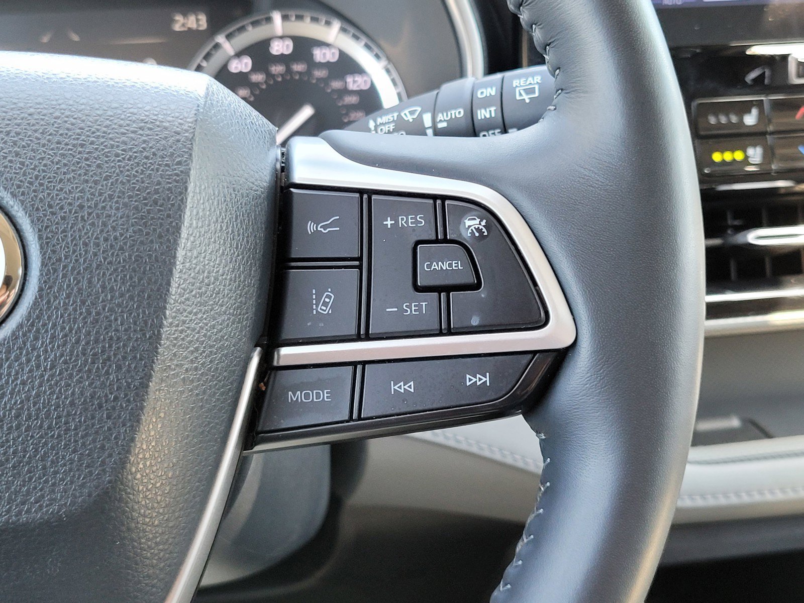 Used 2022  Toyota Platinum image 26