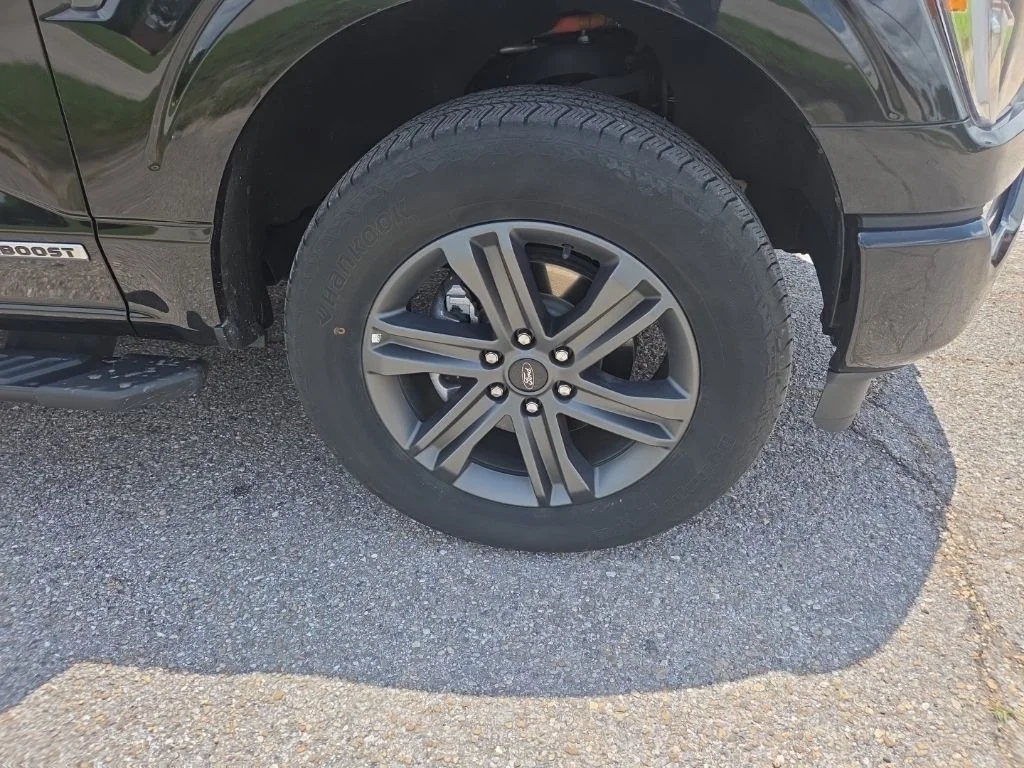 Used 2023 Black Ford XLT image 14