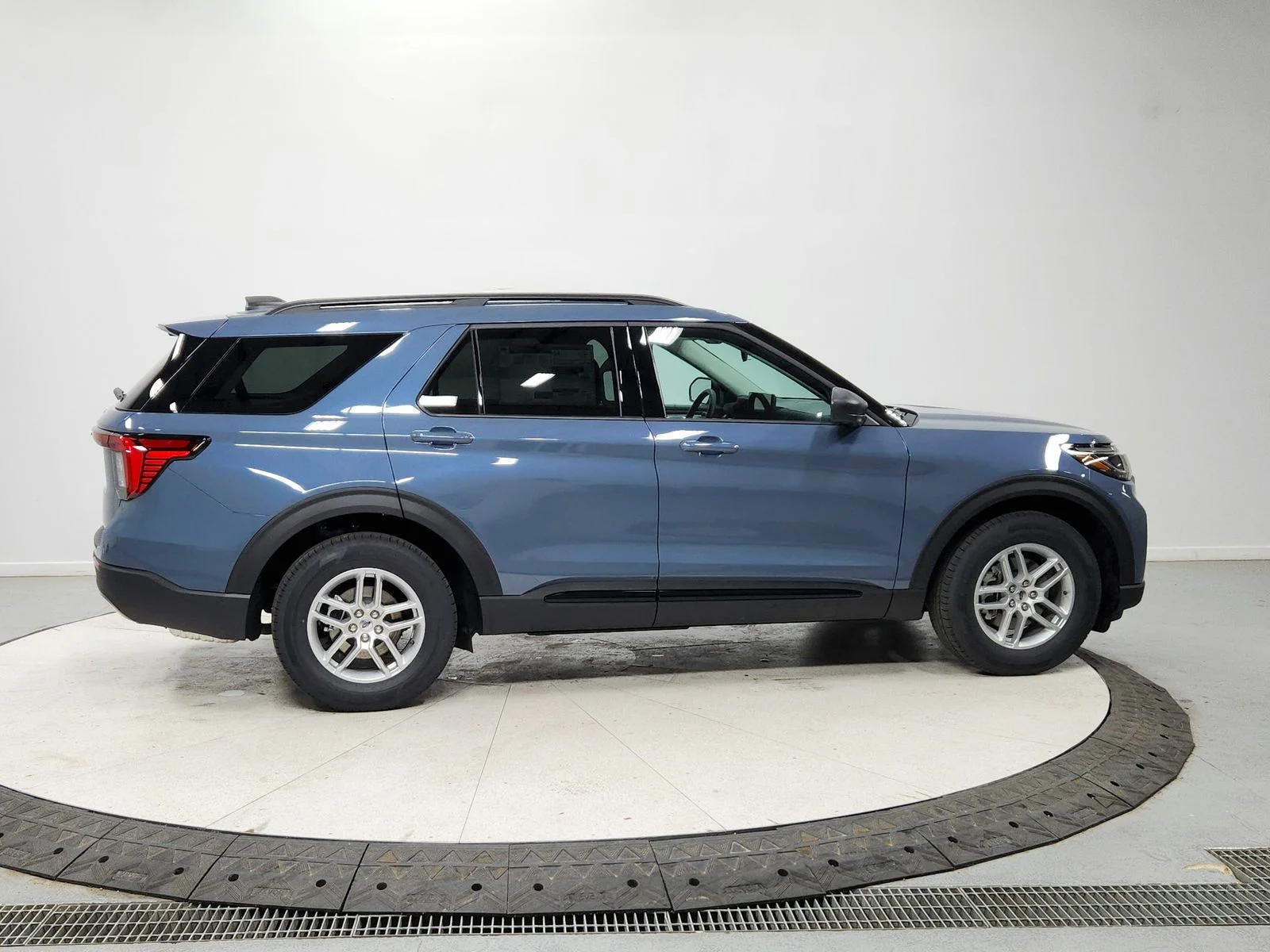 Used 2026 Vapor Blue Metallic Ford Active image 8