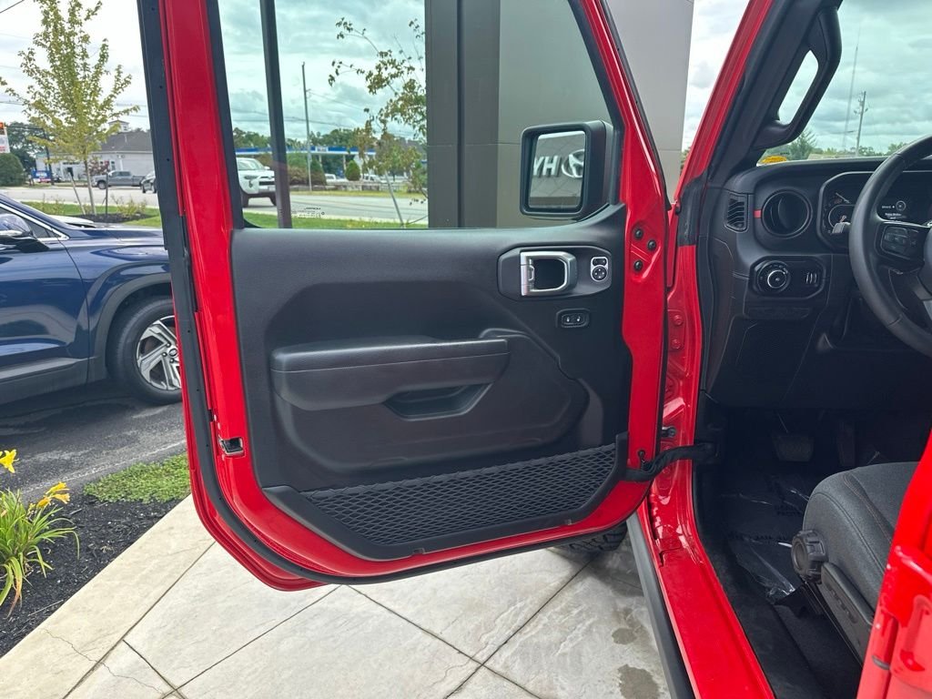 Used 2025 Red Jeep Rubicon image 9