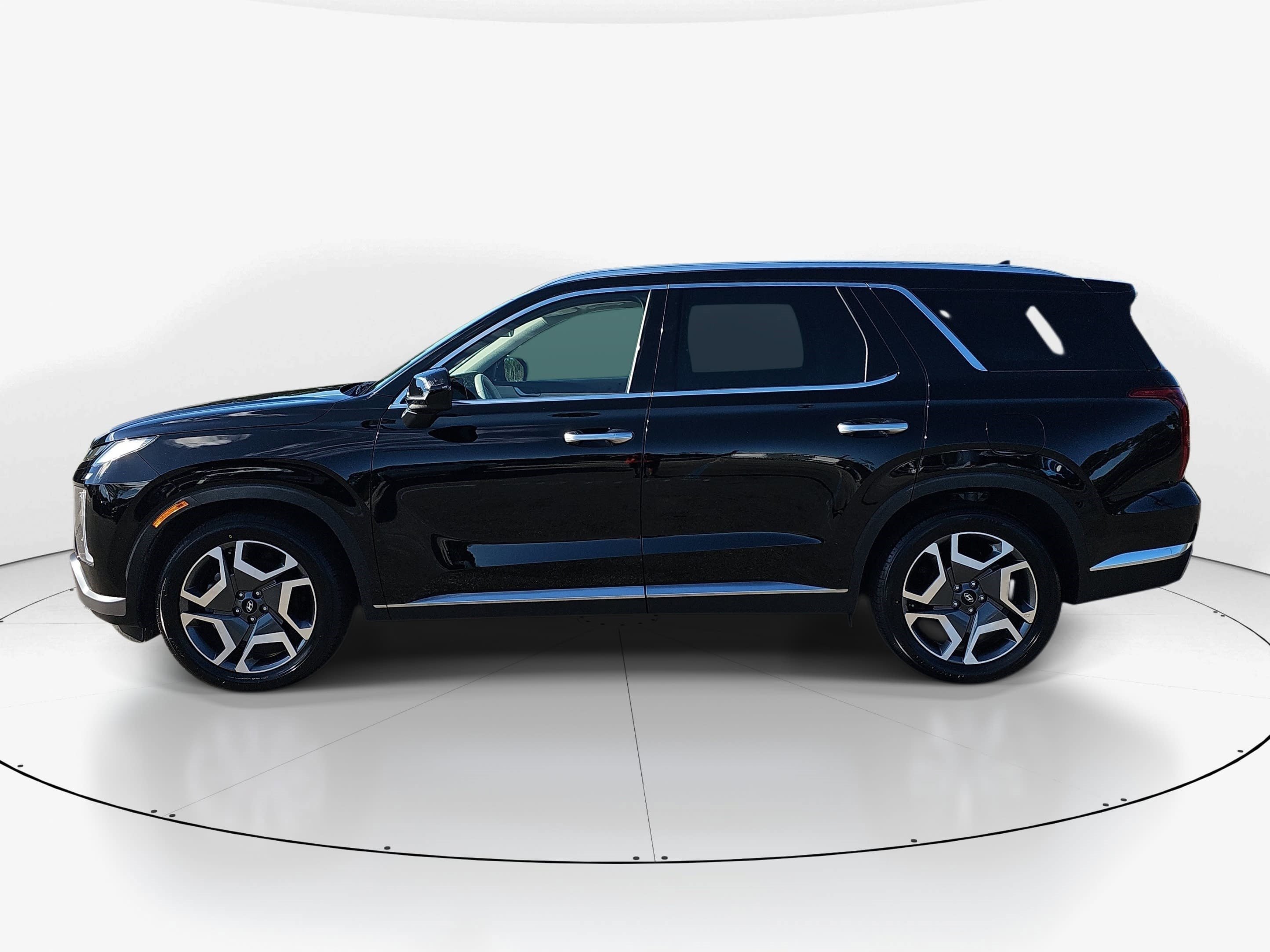 Used 2025 Abyss Black Pearl Hyundai Limited image 6