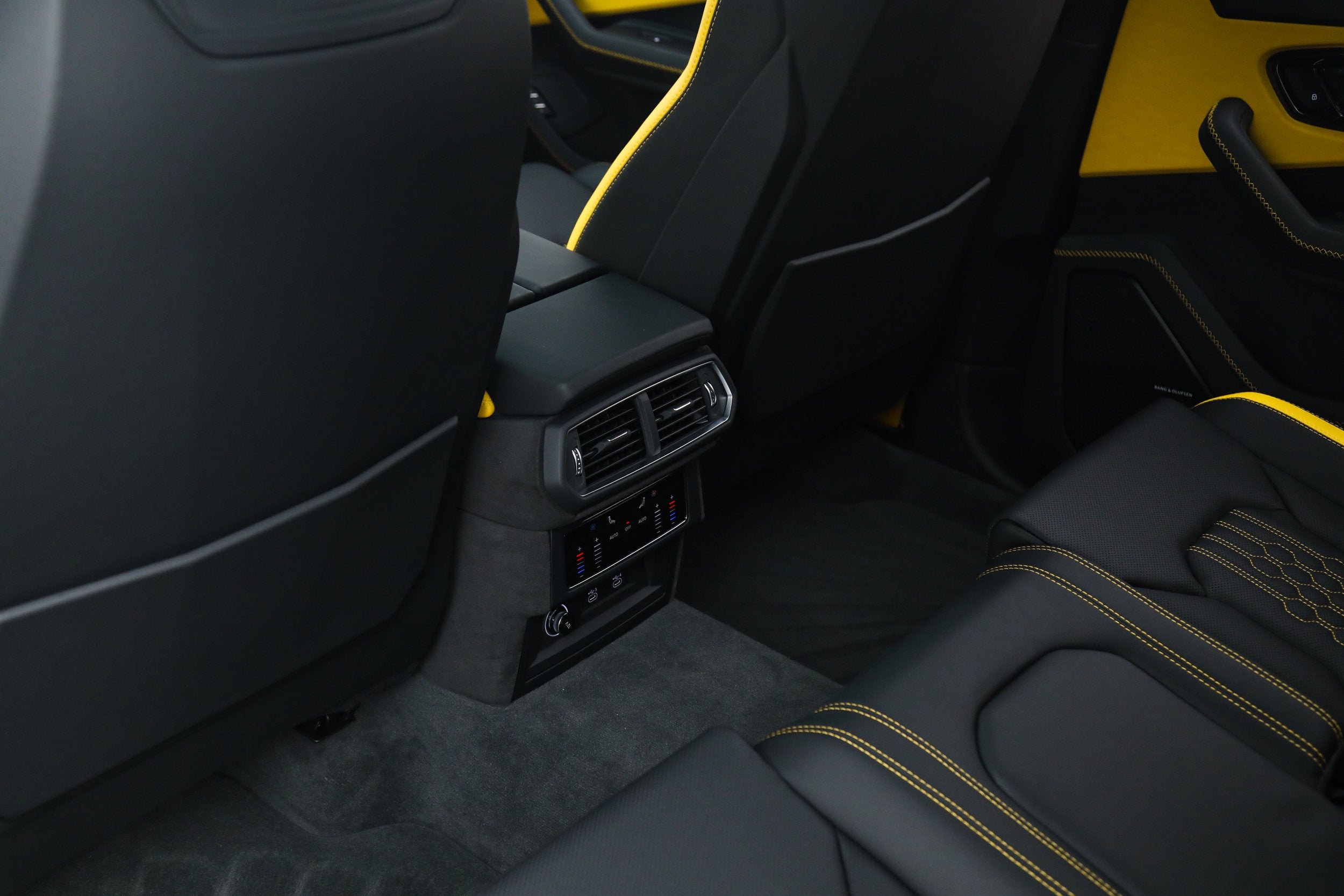 Used 2025 Yellow Lamborghini SE image 35