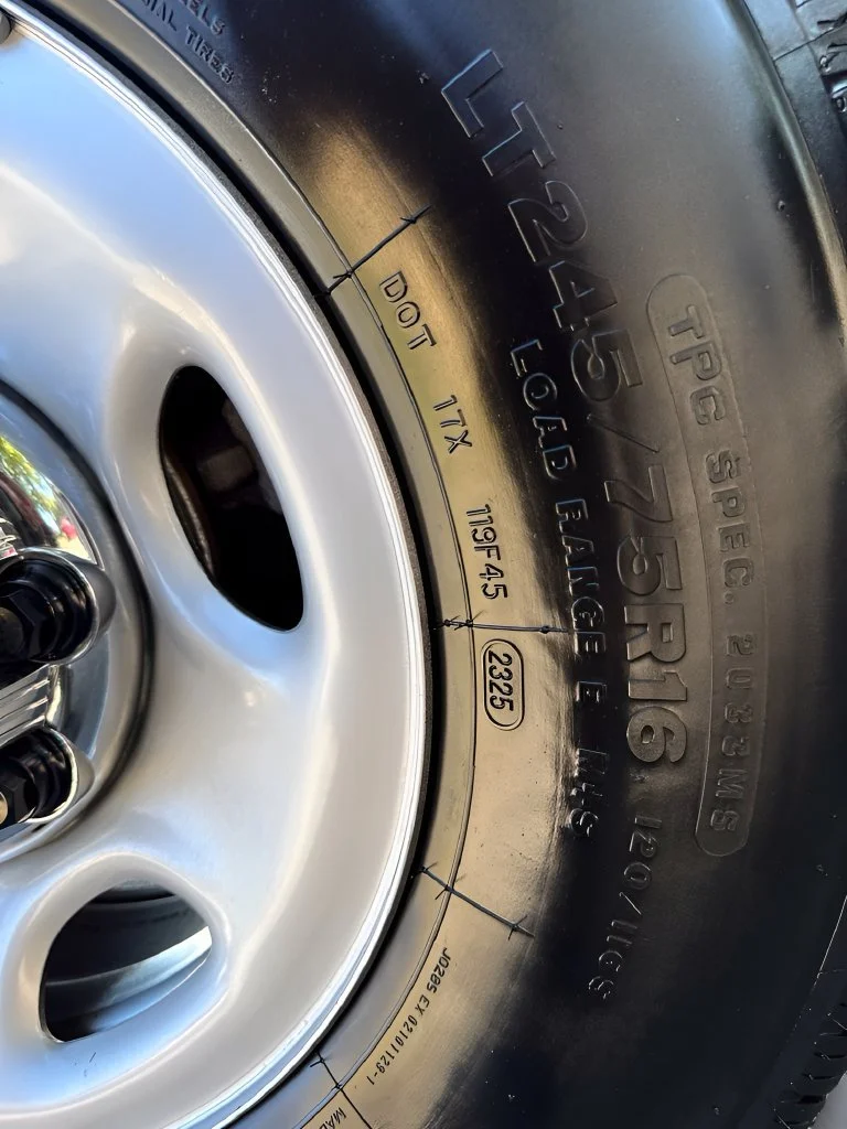 Used 2025 Summit White Chevrolet 1LT image 33