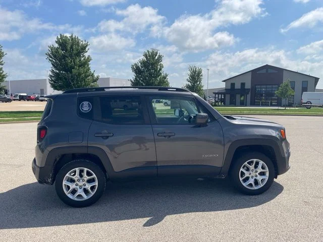 Used 2017 Gray Jeep Latitude image 3