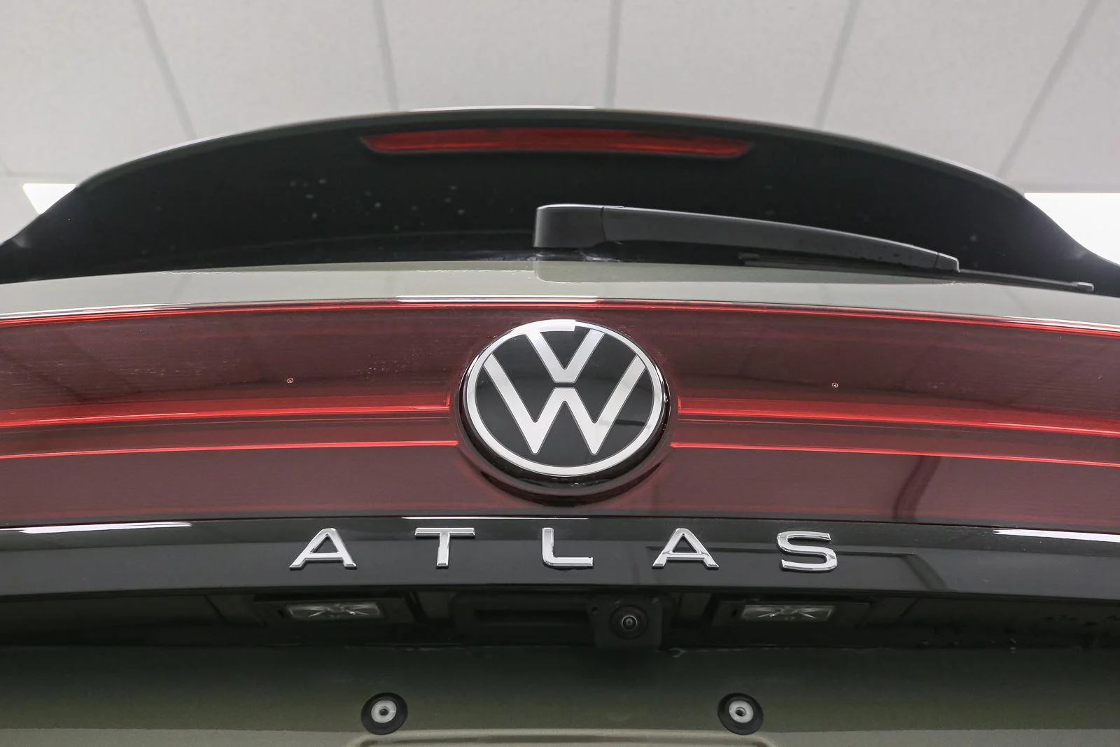 New 2026 Avocado Green Pearl Volkswagen 2.0T Peak Edition image 12