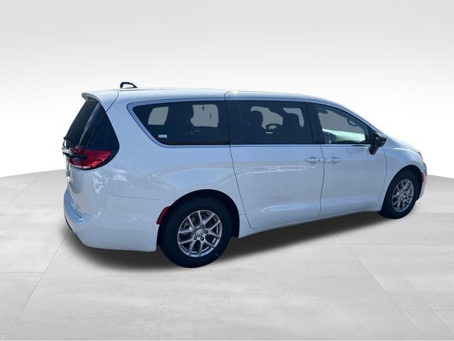 New 2026 Bright White Clear-Coat Exterior Paint Chrysler Select image 7