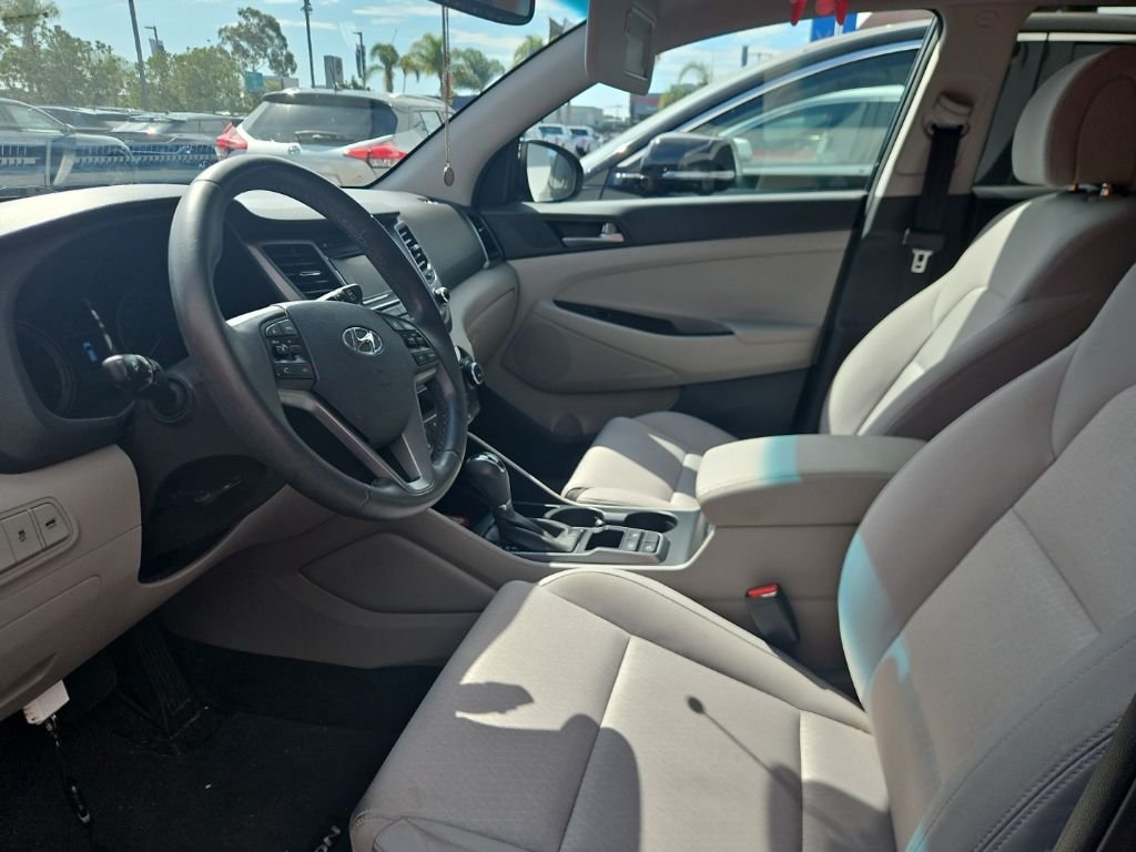 Used 2017 Gray Hyundai Value image 5