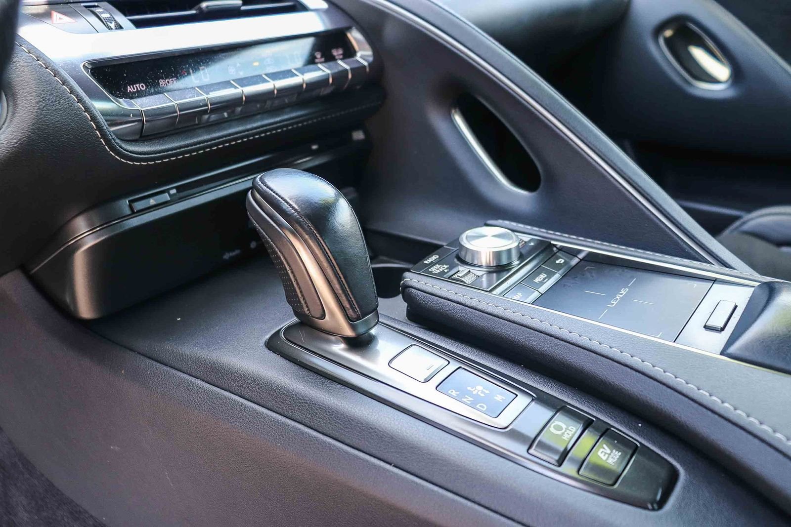 Used 2019 Silver Lexus 500h image 25