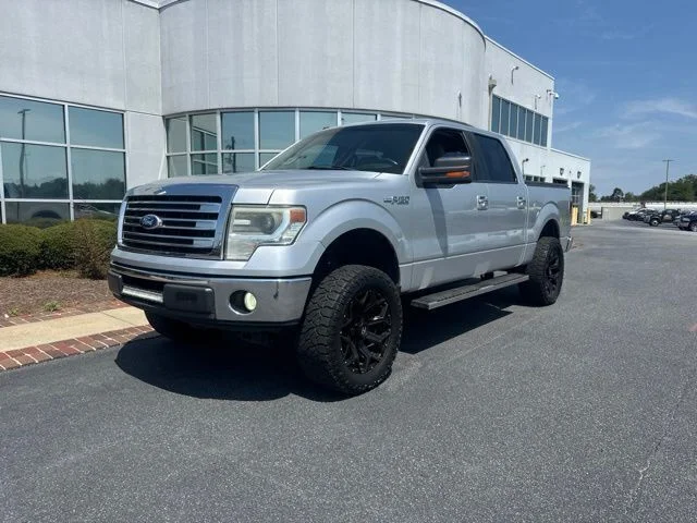 Used 2010 Silver Ford XLT image 2