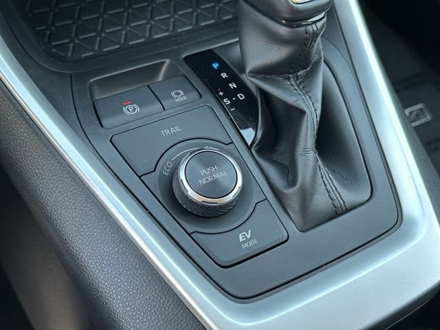 Used 2022 Silver Toyota XLE Premium image 23