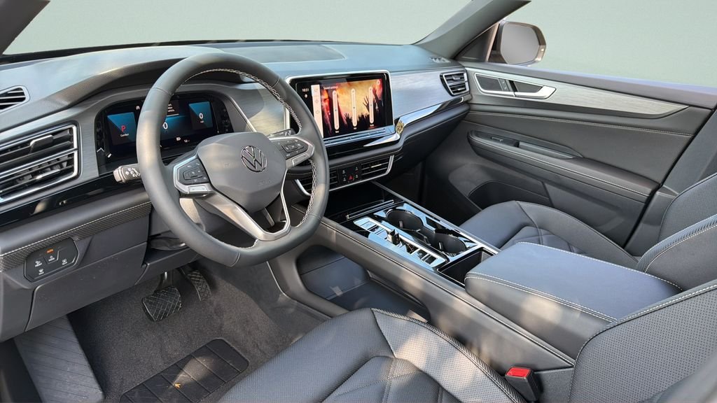 New 2026 Deep Black Pearl Volkswagen SE w/Technology image 32