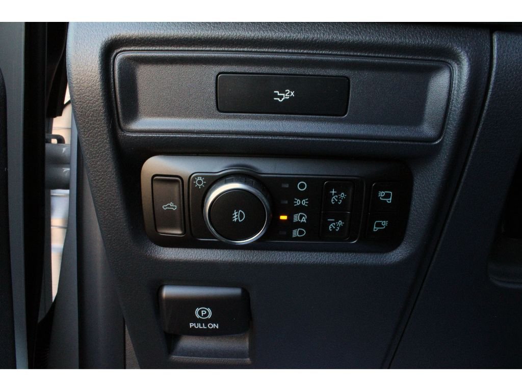 New 2026 Oxford White Ford XLT image 4
