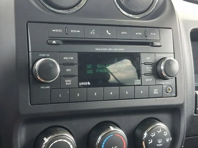 Used 2017 White Jeep Latitude image 24