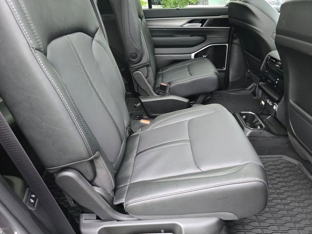 New 2026 Baltic-Gray Metallic Clear-Coat Exterior Paint Jeep Limited Reserve image 37