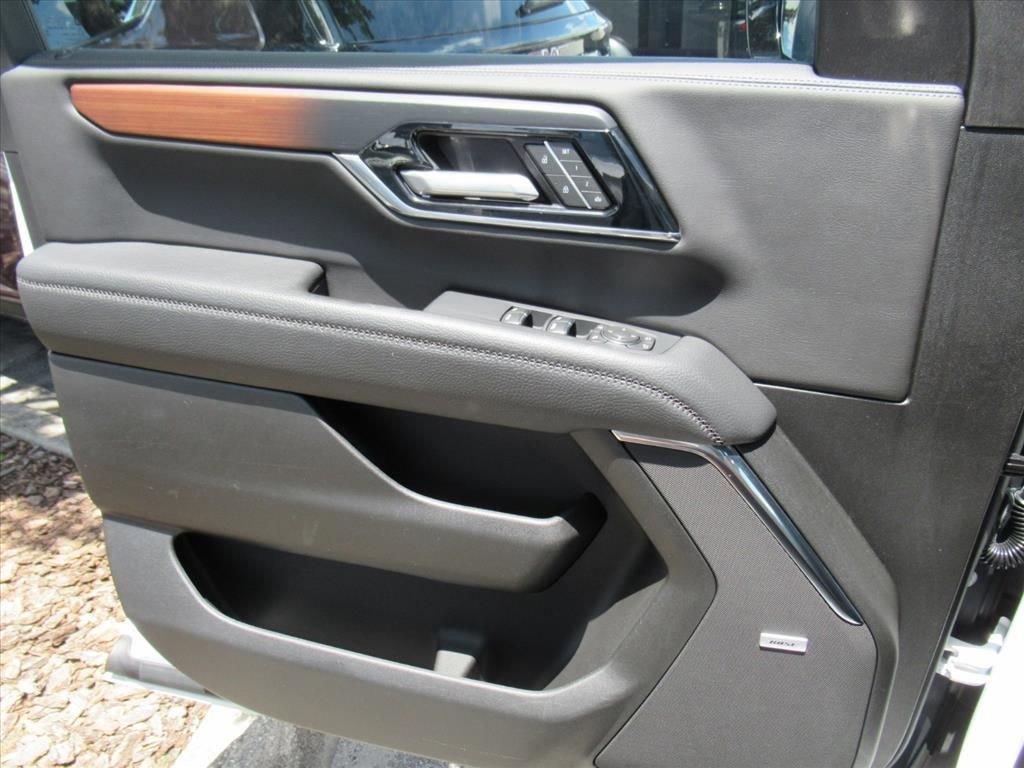 Used 2025 Summit White GMC Denali image 18