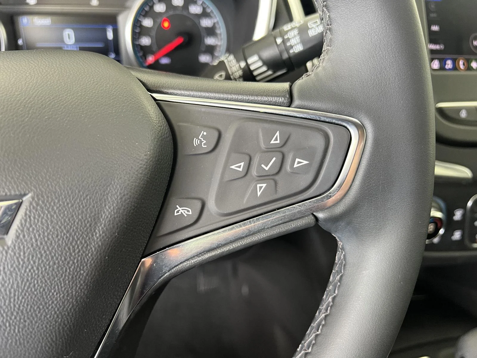 Used 2024 Lakeshore Blue Metallic Chevrolet LT image 9