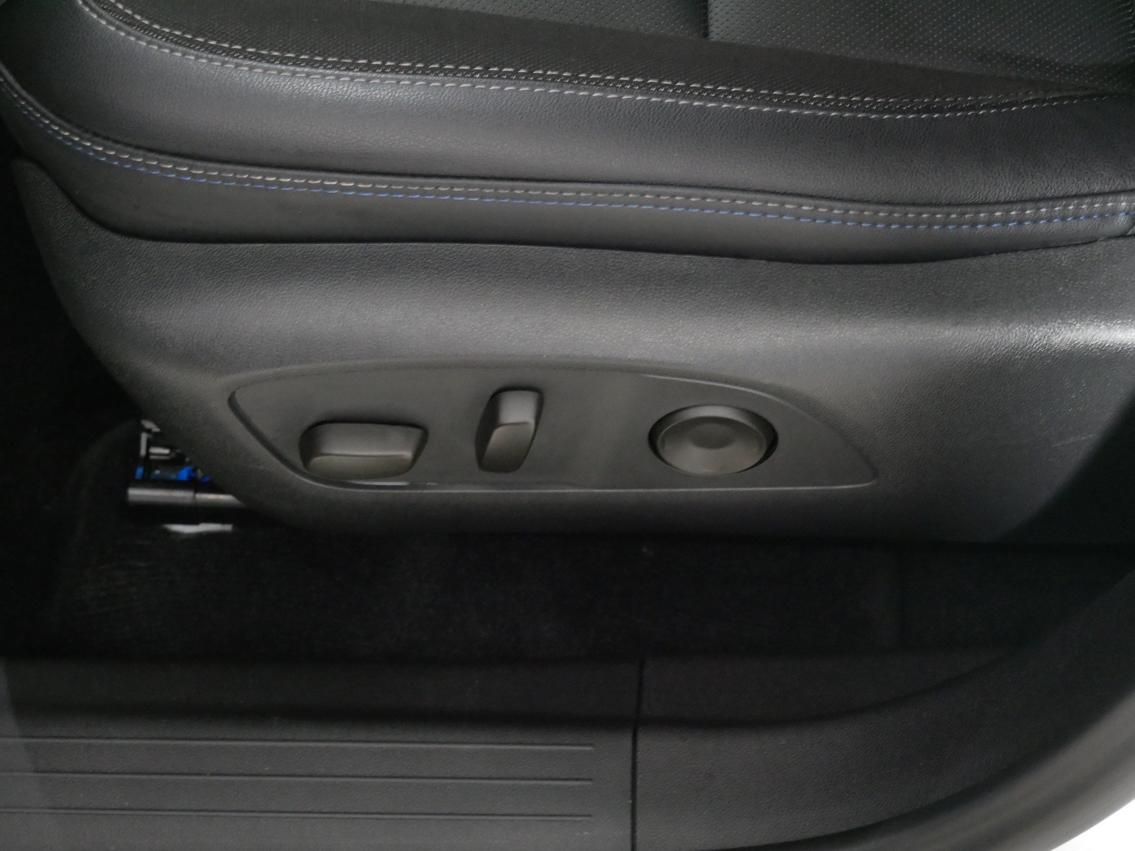 Used 2024 Summit White Chevrolet 2LT image 20