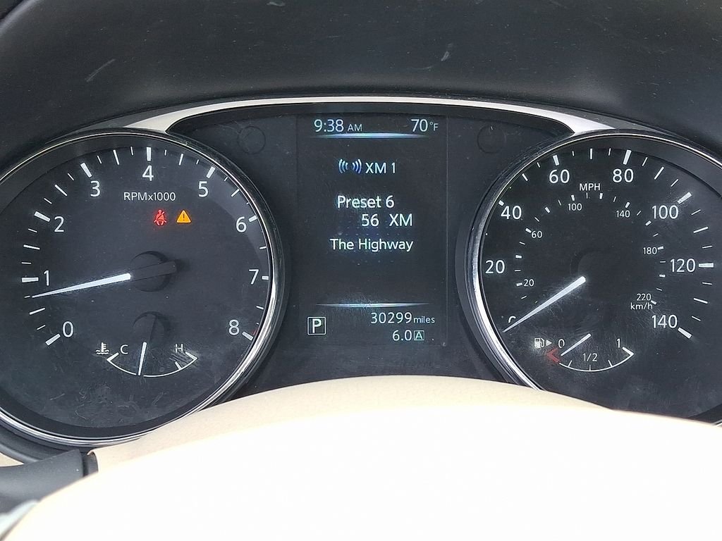 Used 2015 White Nissan S image 21