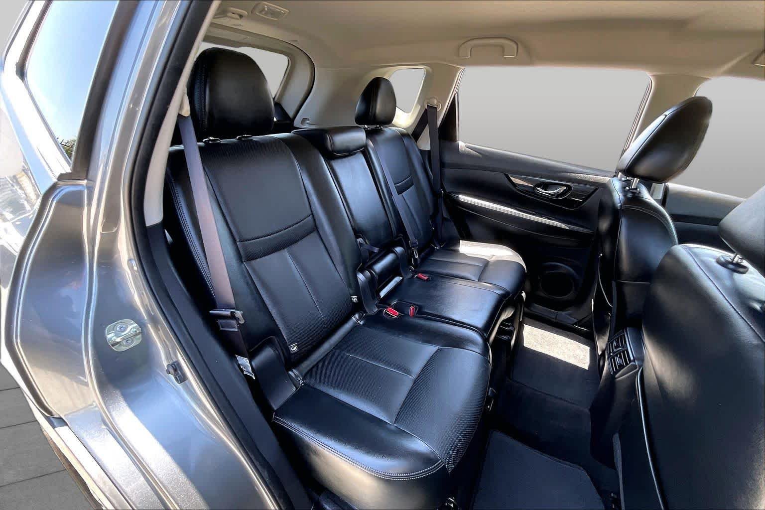 Used 2017 Gun Metallic Nissan SL image 19