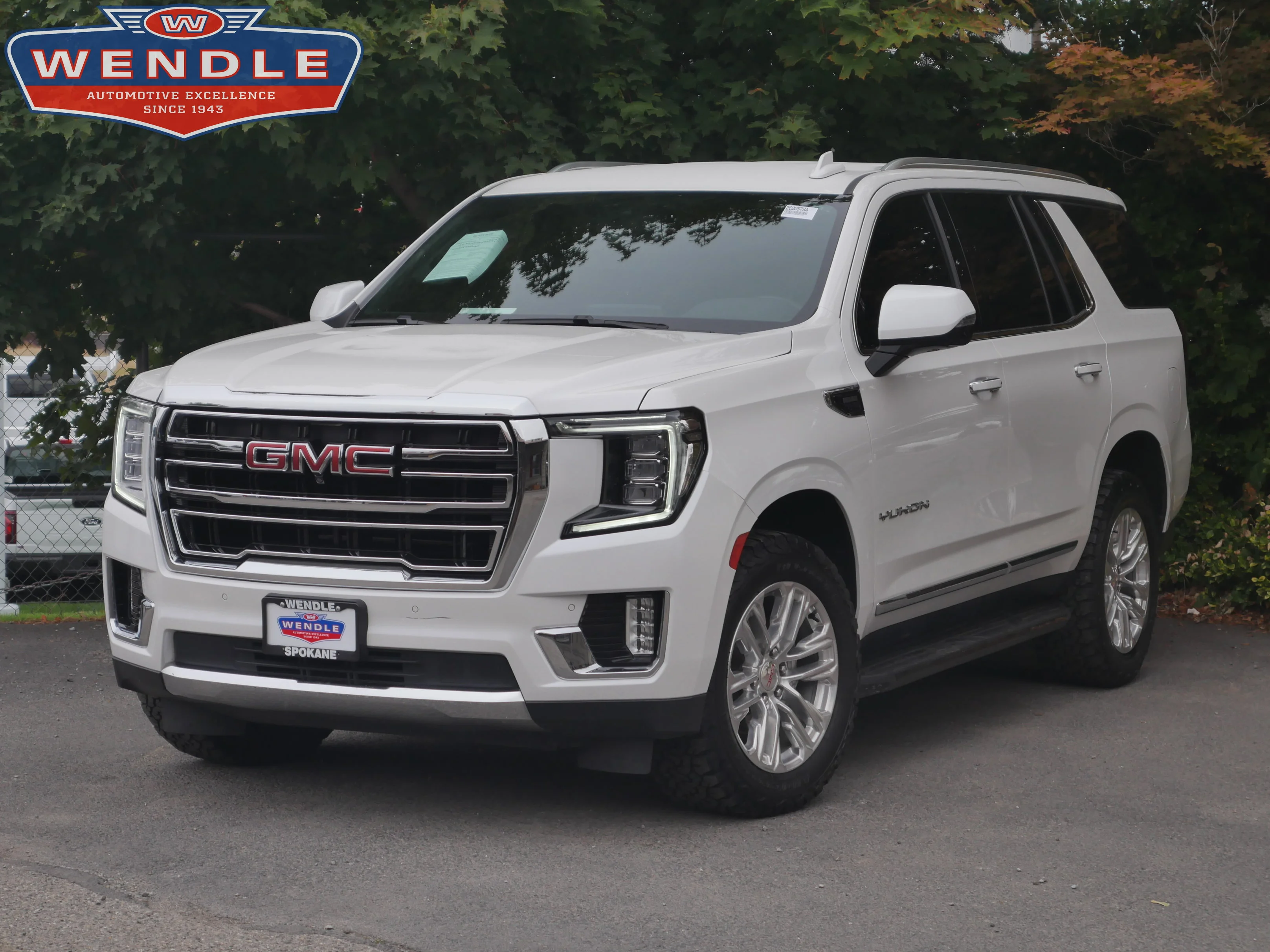Used 2021 White Frost Tricoat GMC SLT image 1