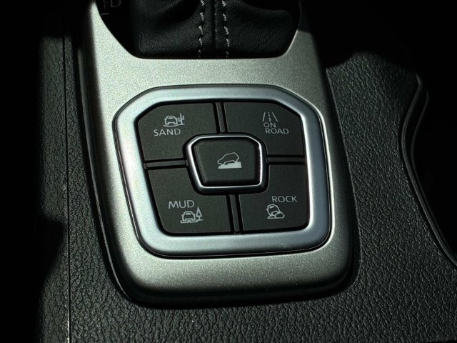 New 2026 Glacier White Nissan Crew Cab SV image 14