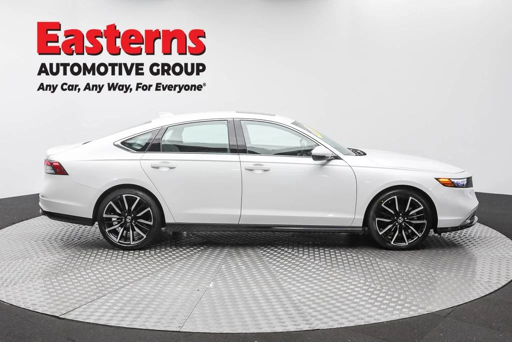 Used 2024 White Honda Touring image 4