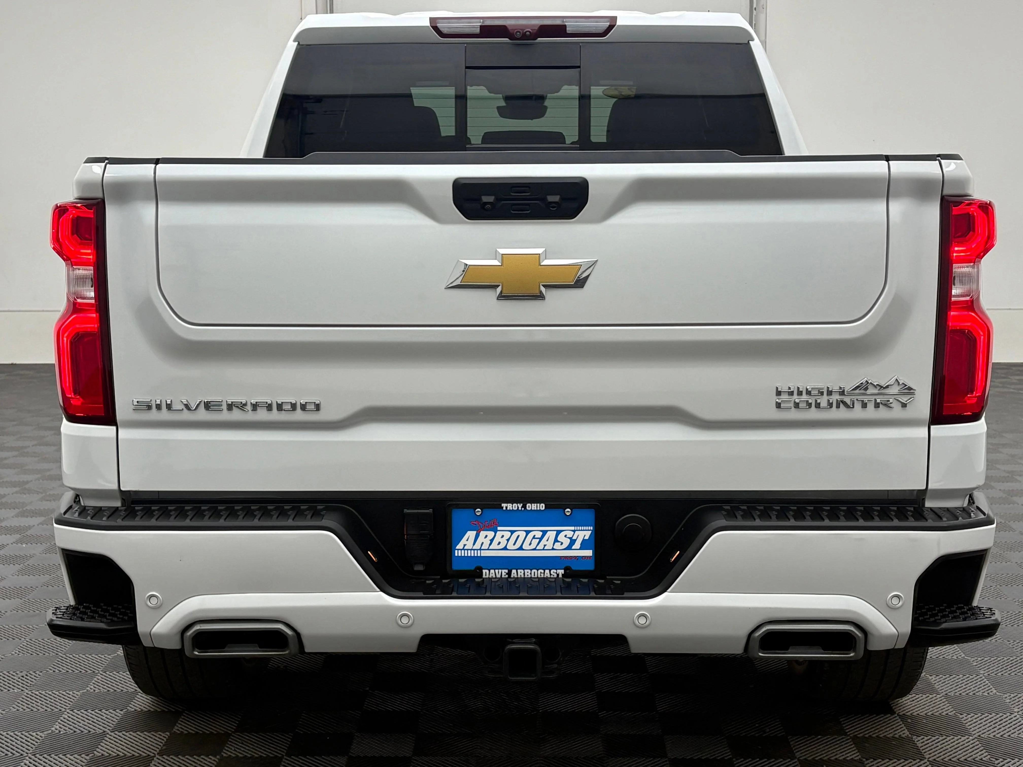 Used 2023 IRIDESCENT PEARL TRICOAT Chevrolet High Country image 10