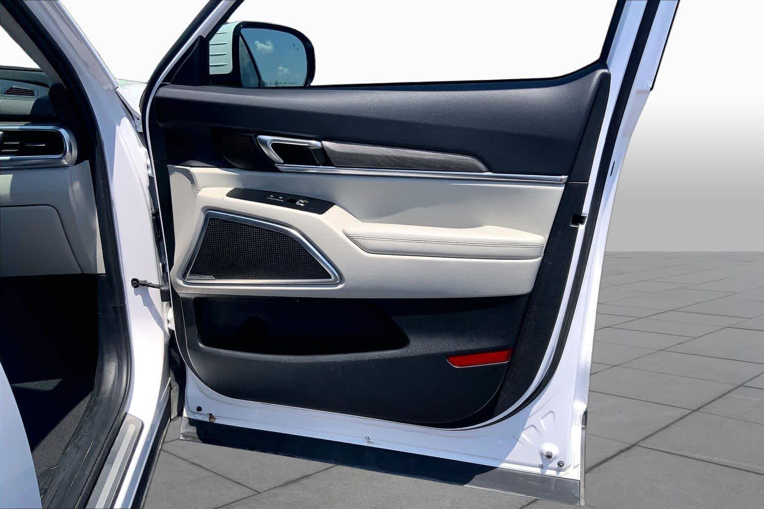 Used 2022 Glacial White Pearl Kia SX image 23