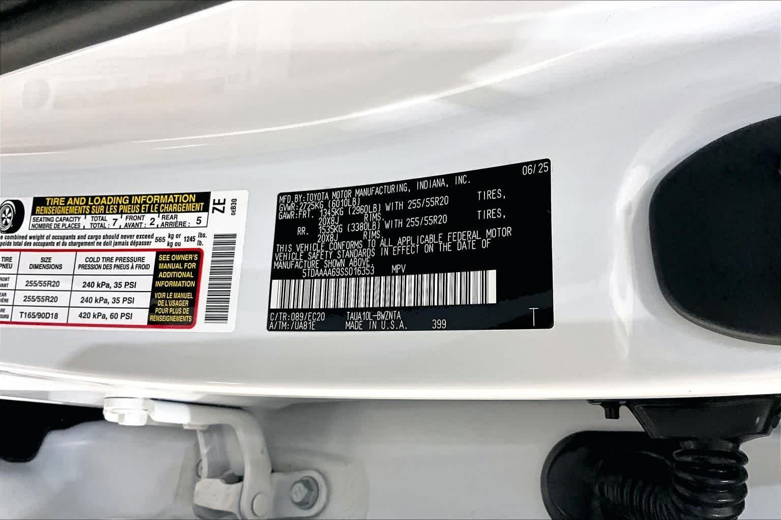 Certified Used 2025 Wind Chill Pearl Lexus  image 35