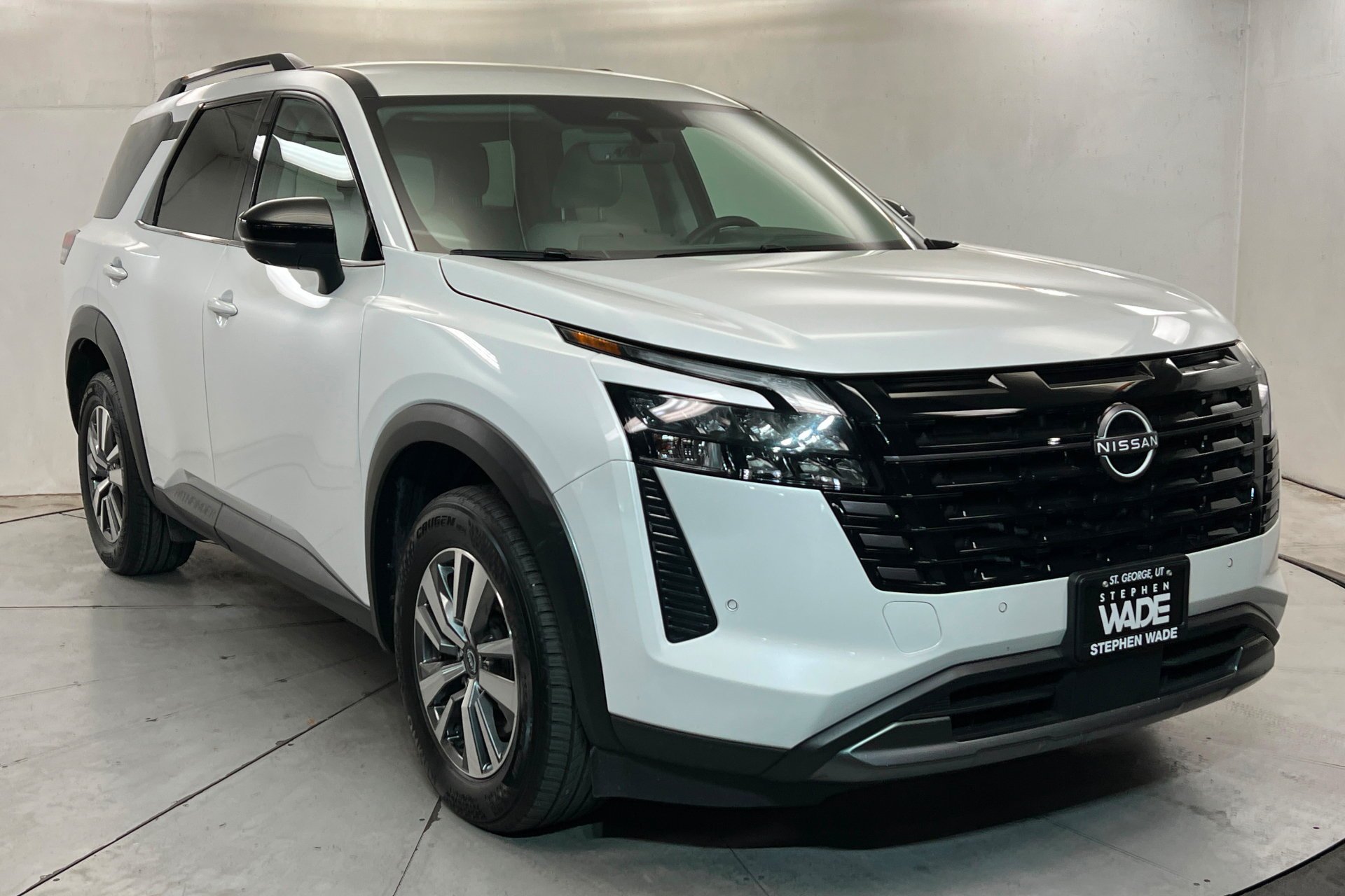 Used 2026 Everest White Pearl Tricoat Nissan SL image 8