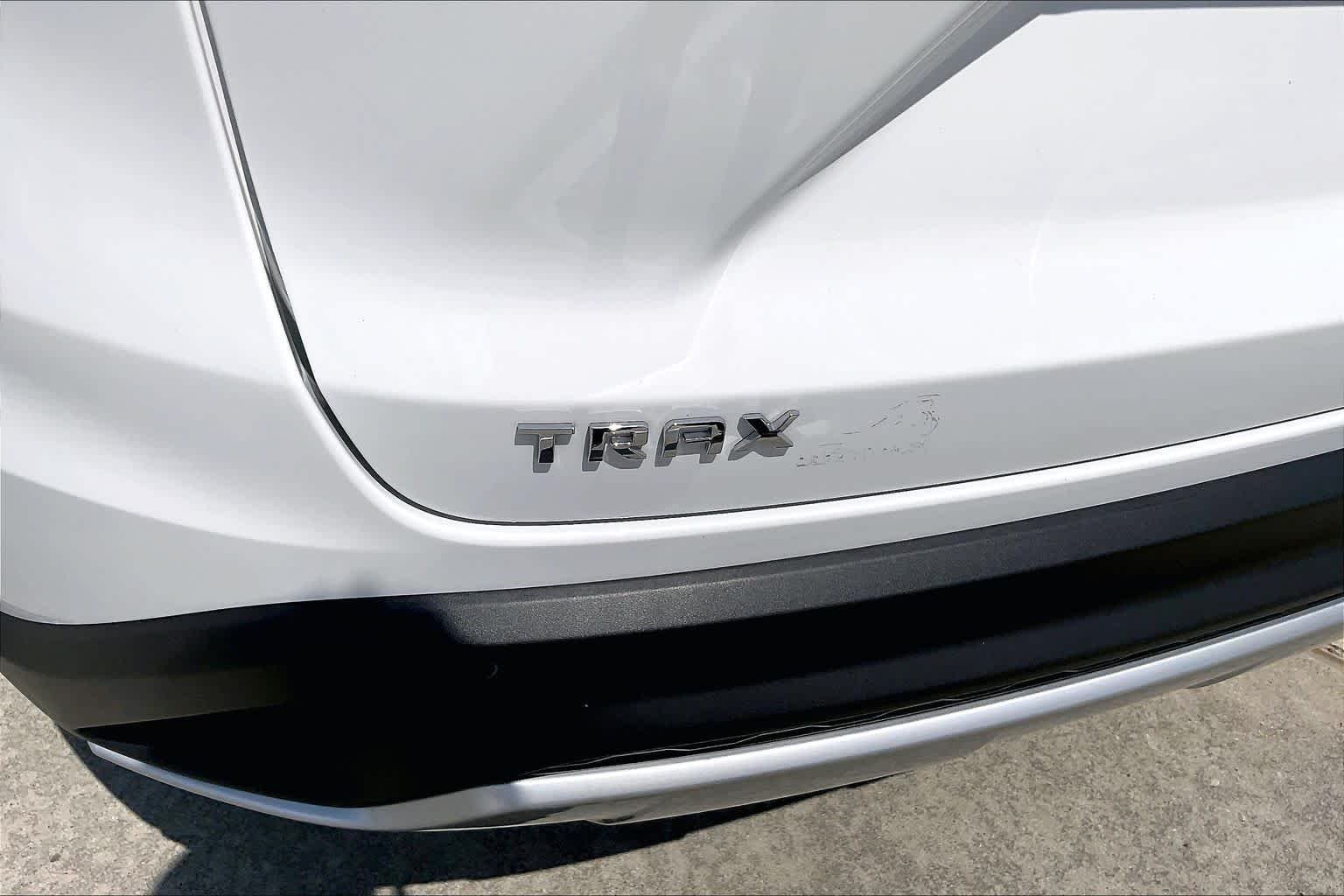 Used 2026 Summit White Chevrolet LT image 10
